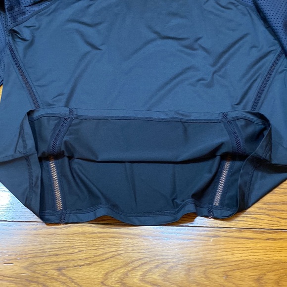 TAIL Golf Top Long Sleeve Round Neck Perforated and Cut Out Design Black XL - Picture 12 of 12